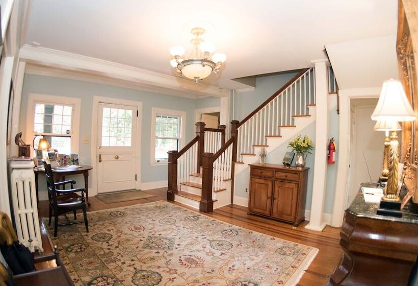 Pinecrest Bed & Breakfast