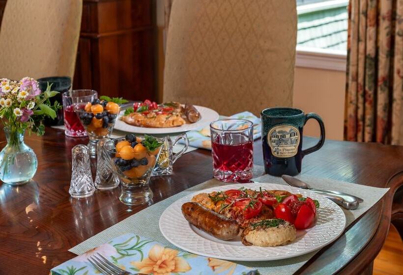 Pinecrest Bed & Breakfast