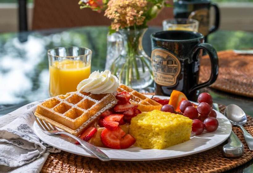 Pinecrest Bed & Breakfast