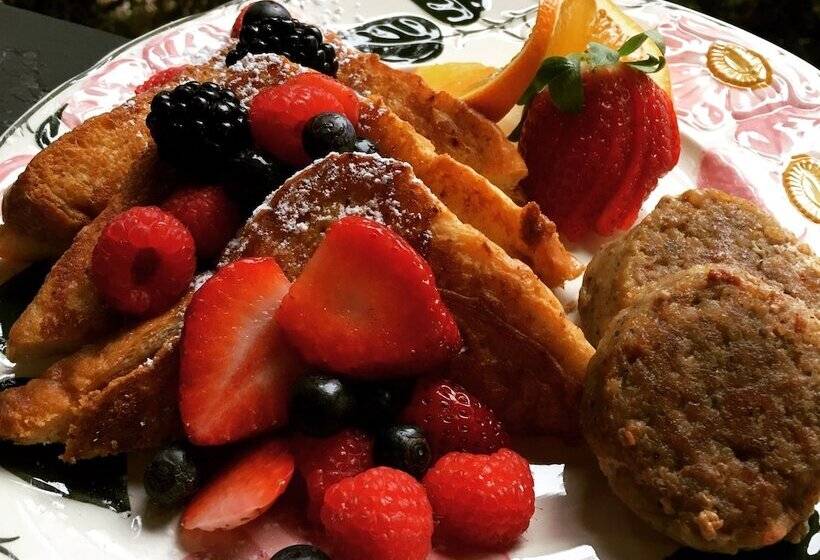 Pinecrest Bed & Breakfast