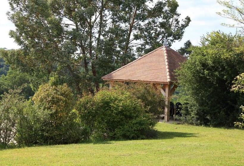 Bed and Breakfast Les Tours De Bombel