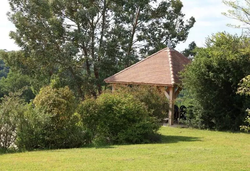 ベッドアンドブレックファースト Les Tours De Bombel