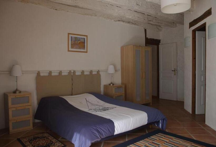 Bed and Breakfast Les Tours De Bombel