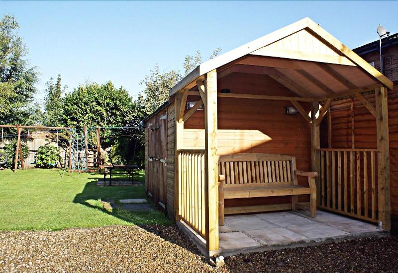 تختخواب و صبحانه The Apple House