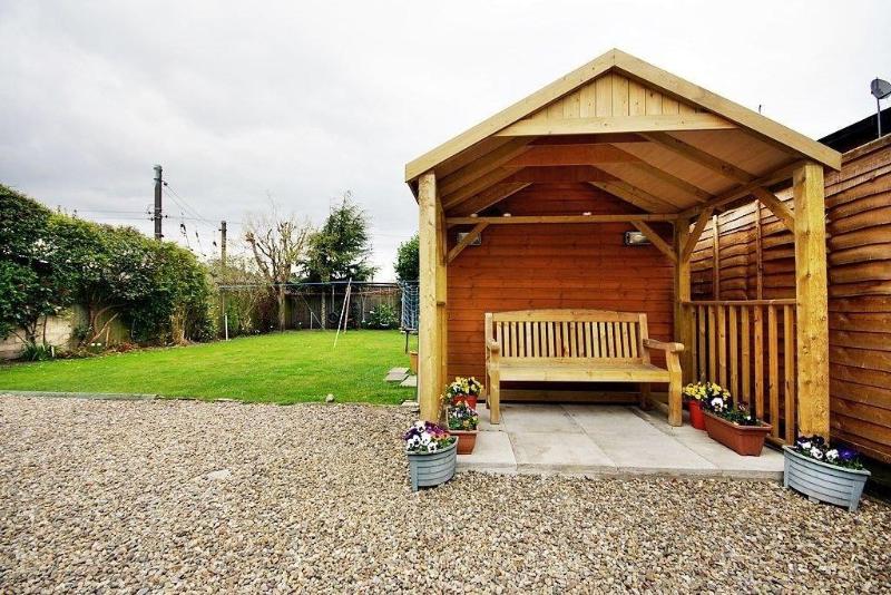 تختخواب و صبحانه The Apple House