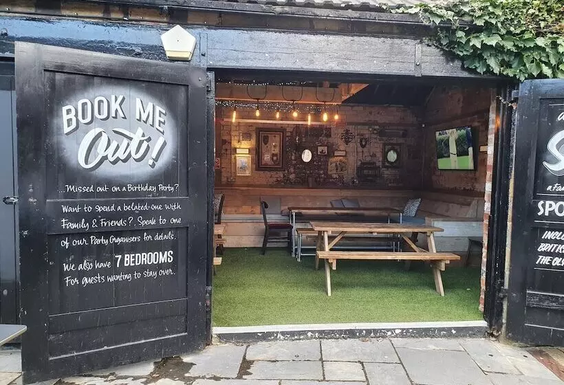 簡易ホテル The Black Hat