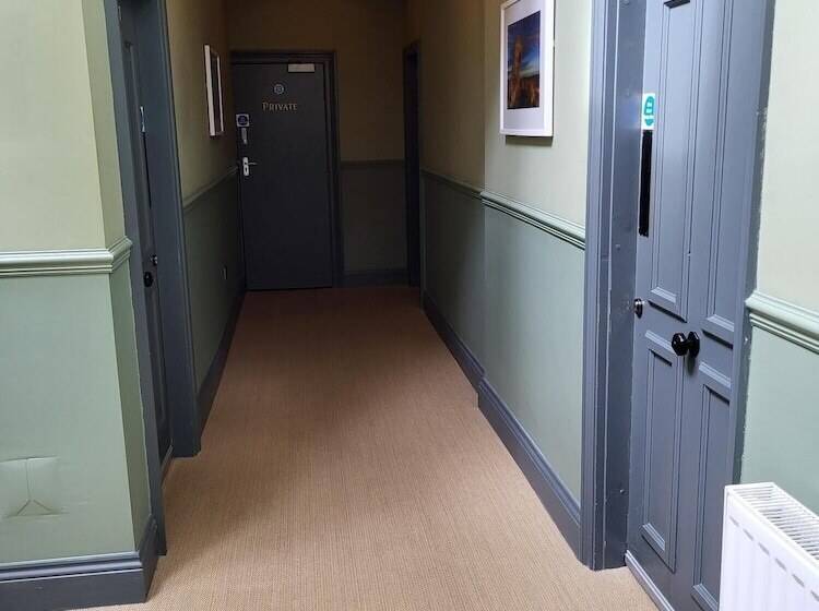 فندق فئة نجمة واحدة The Black Hat