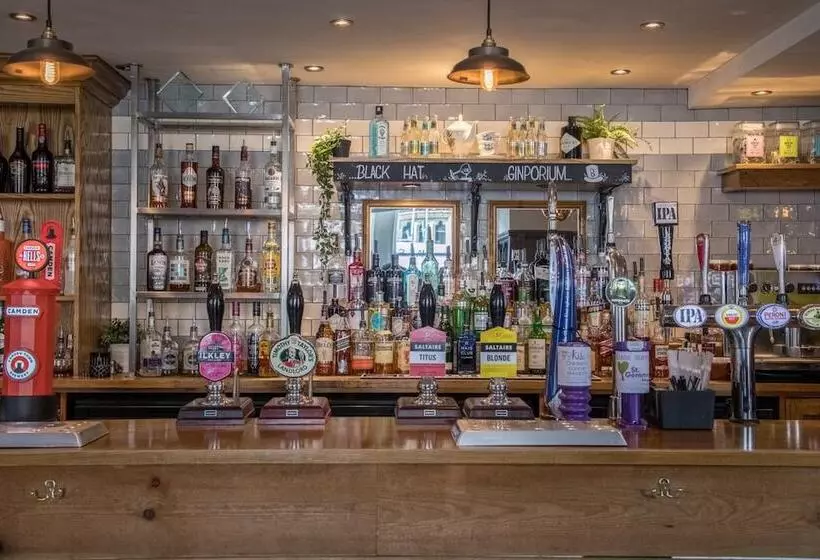 簡易ホテル The Black Hat