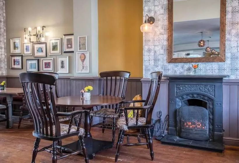 簡易ホテル The Black Hat