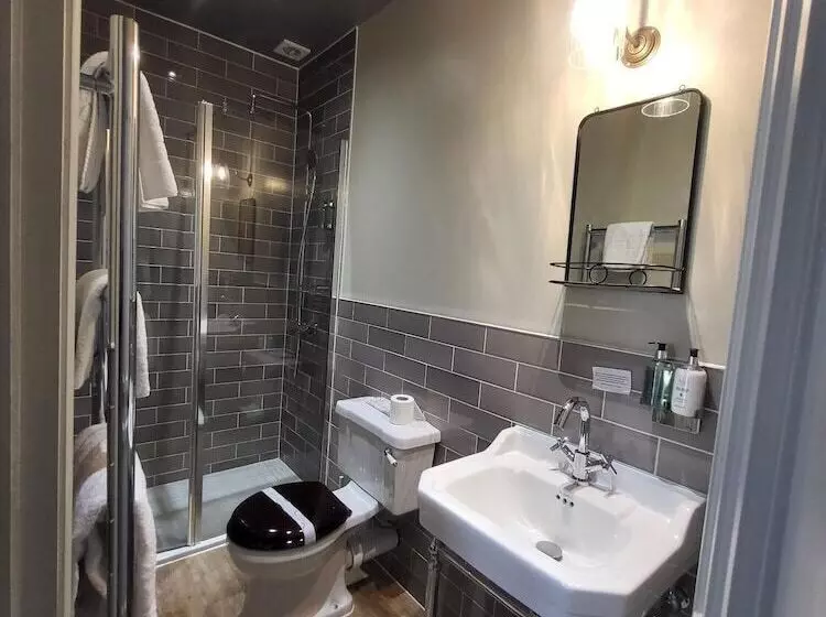 簡易ホテル The Black Hat