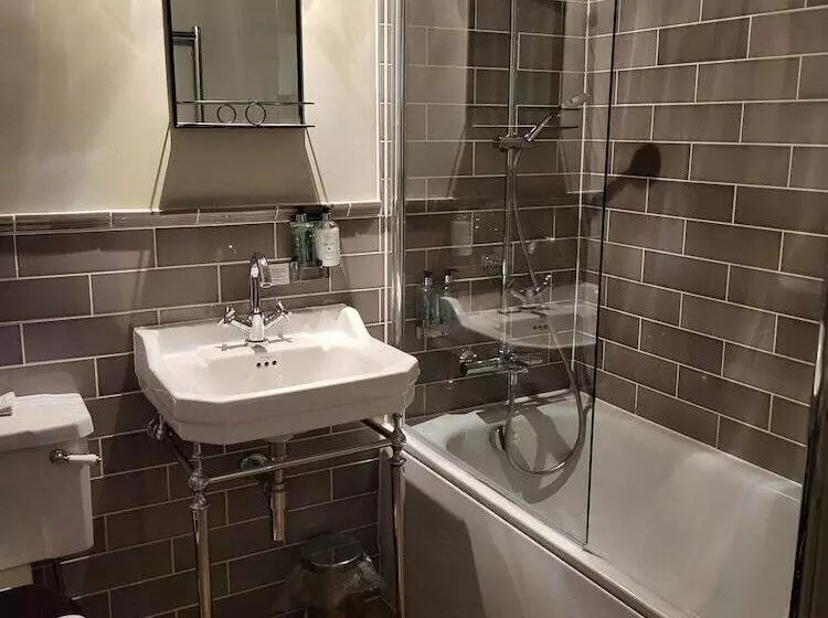 簡易ホテル The Black Hat