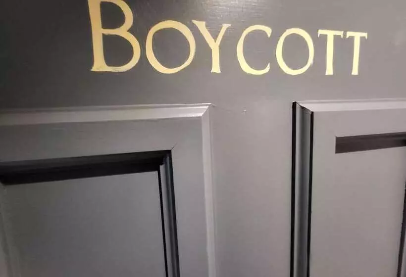 簡易ホテル The Black Hat