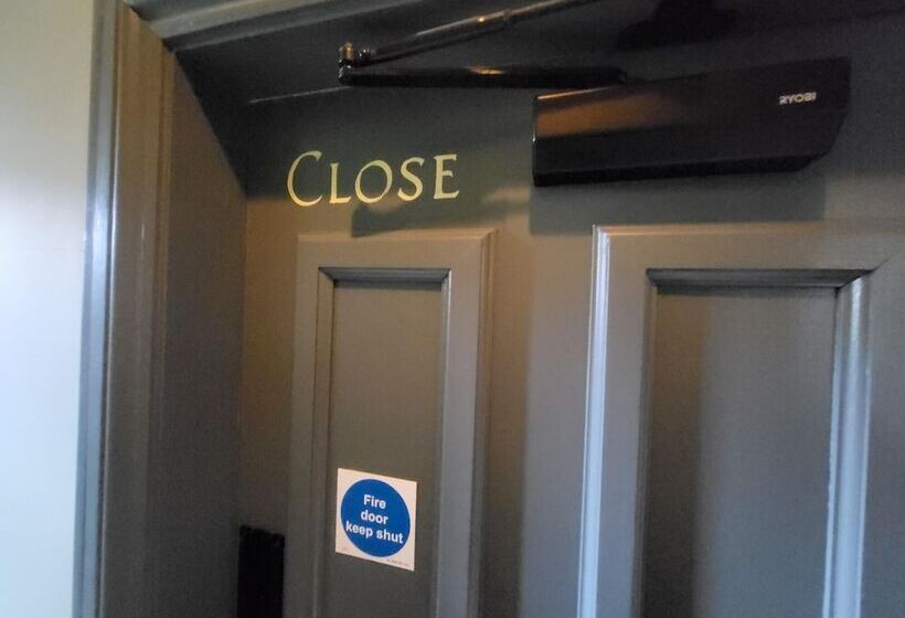 فندق فئة نجمة واحدة The Black Hat