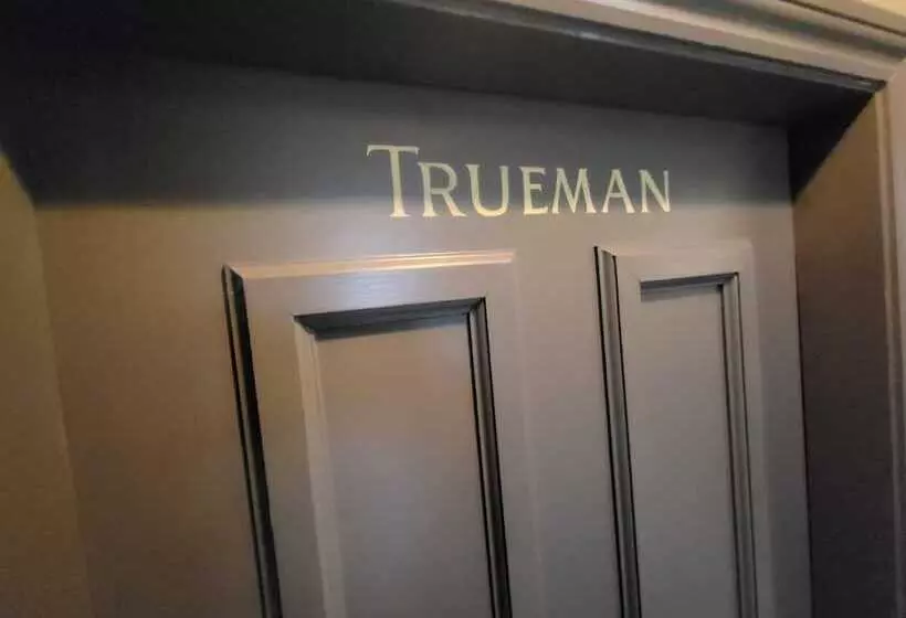 簡易ホテル The Black Hat