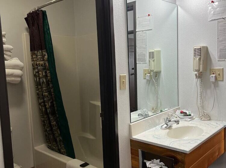 هتل Buffalo Bill's Antlers Inn