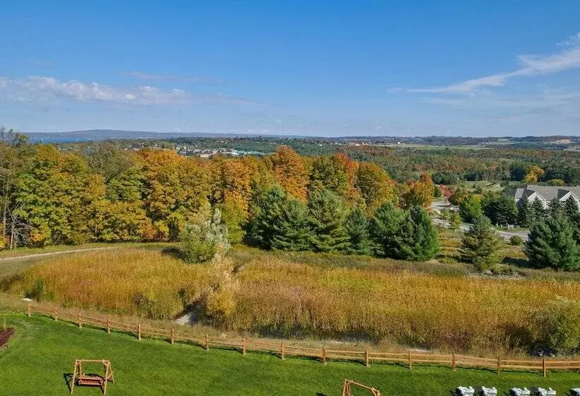 ホテル Courtyard By Marriott Petoskey At Victories Square