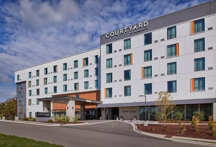 ホテル Courtyard By Marriott Petoskey At Victories Square