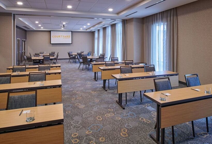 酒店 Courtyard By Marriott Petoskey At Victories Square