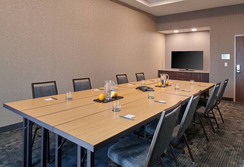 酒店 Courtyard By Marriott Petoskey At Victories Square