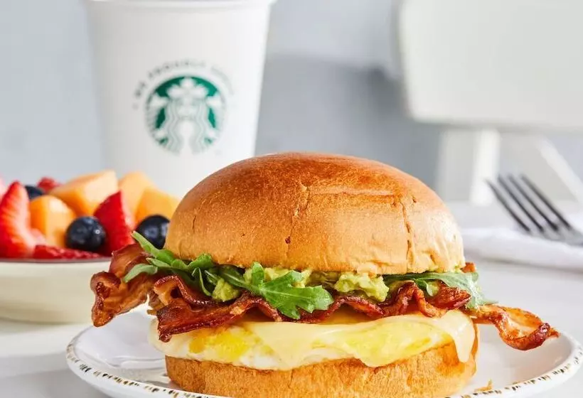 ホテル Courtyard By Marriott Petoskey At Victories Square