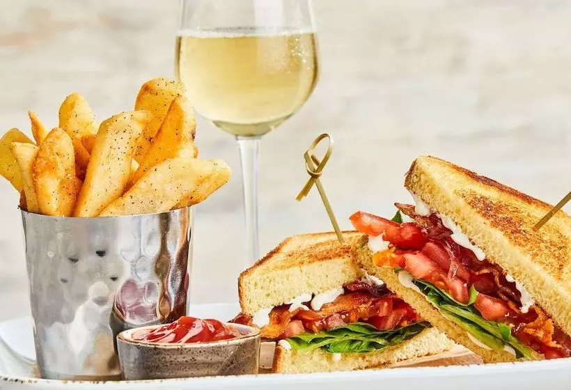 ホテル Courtyard By Marriott Petoskey At Victories Square