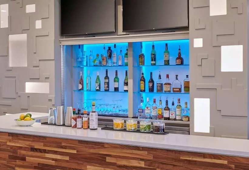 ホテル Courtyard By Marriott Petoskey At Victories Square