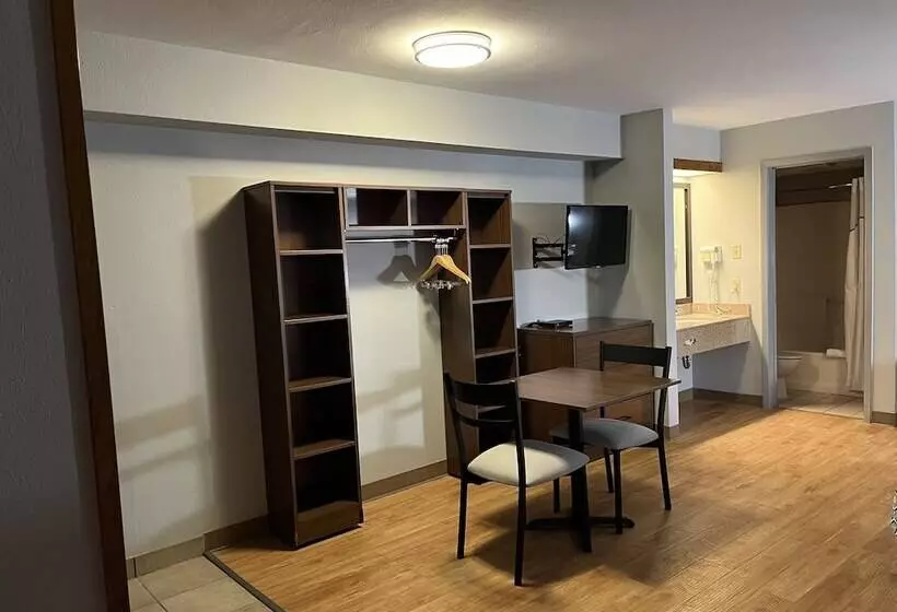 هتل The Executive Inn & Suites
