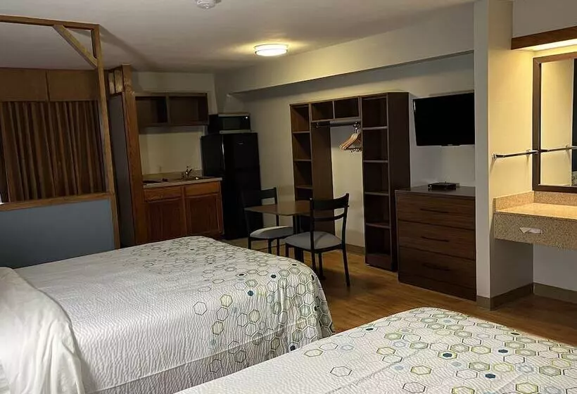 هتل The Executive Inn & Suites