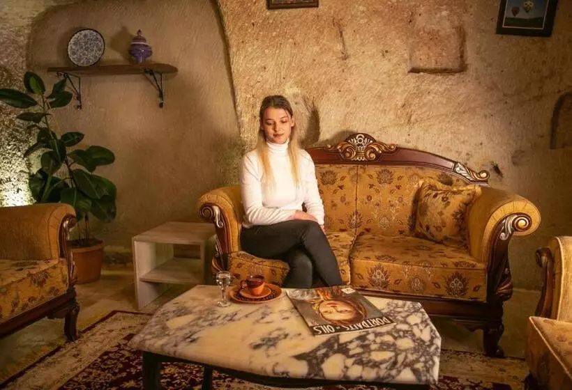Kamelya Cave Hostel