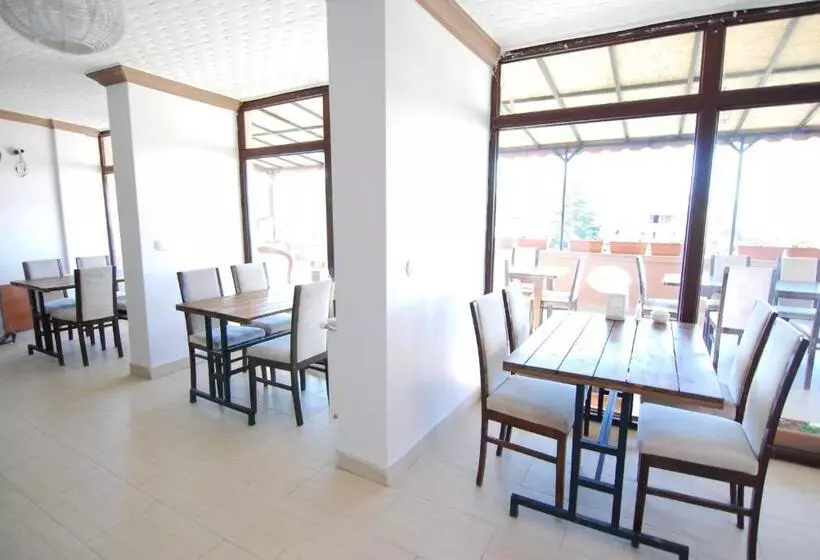 Kamelya Cave Hostel