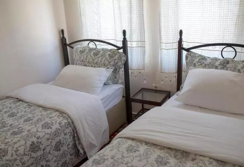 Kamelya Cave Hostel