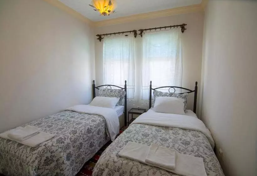 Kamelya Cave Hostel