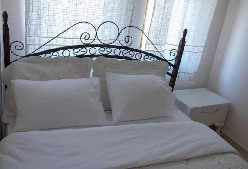 Kamelya Cave Hostel