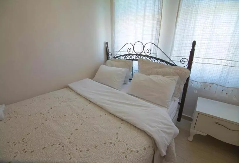 Kamelya Cave Hostel
