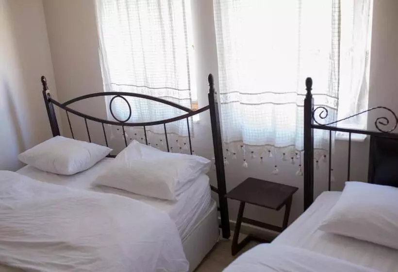 Kamelya Cave Hostel