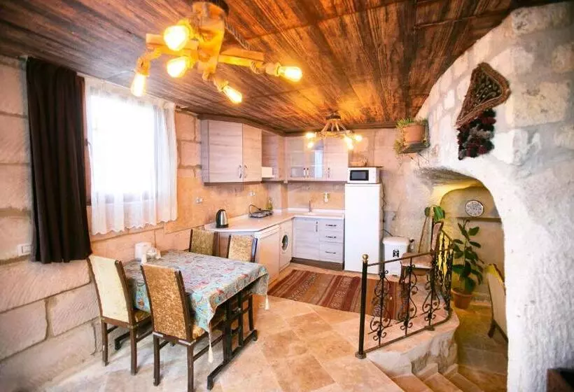 Kamelya Cave Hostel