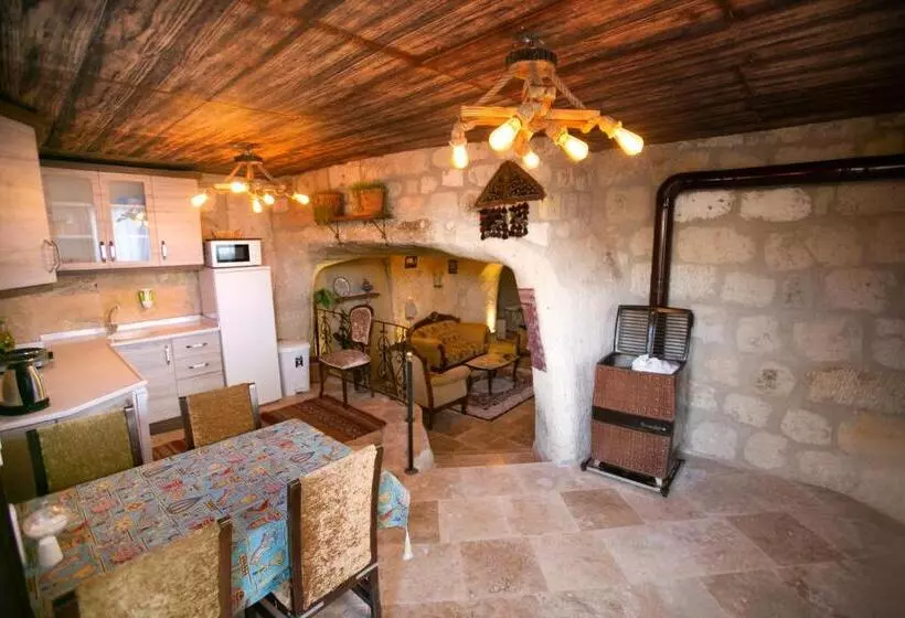 Kamelya Cave Hostel