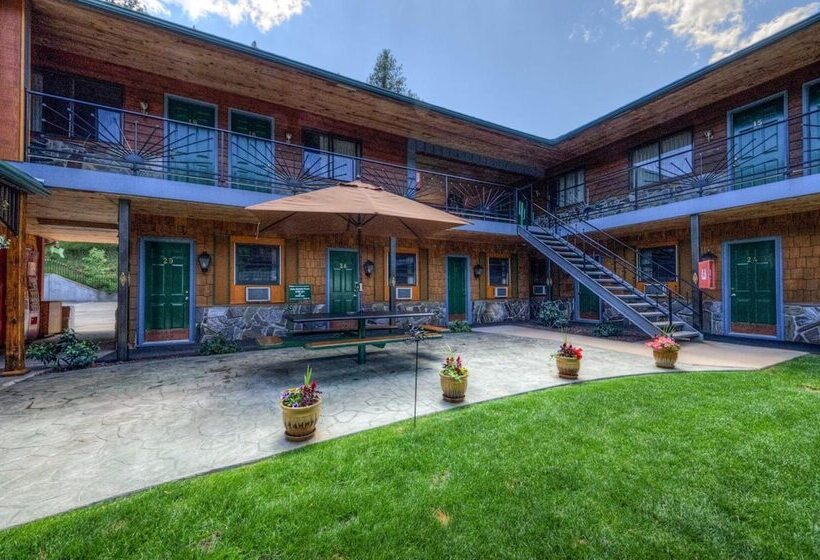 فندق على الطريق Cedar Wood Inn