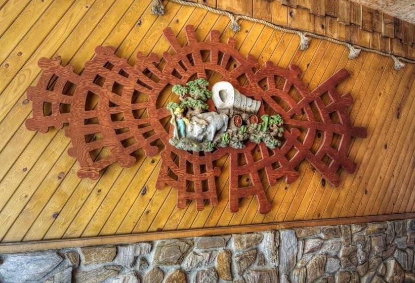 فندق على الطريق Cedar Wood Inn