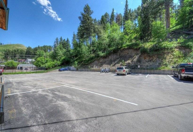 فندق على الطريق Cedar Wood Inn