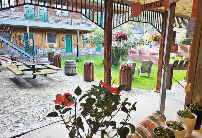 فندق على الطريق Cedar Wood Inn