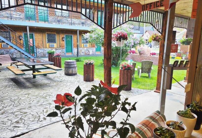 فندق على الطريق Cedar Wood Inn