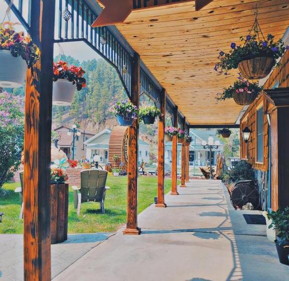 فندق على الطريق Cedar Wood Inn