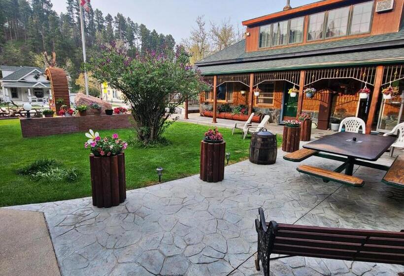 فندق على الطريق Cedar Wood Inn