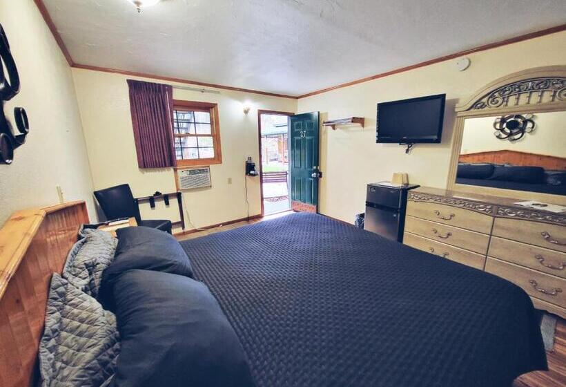 فندق على الطريق Cedar Wood Inn