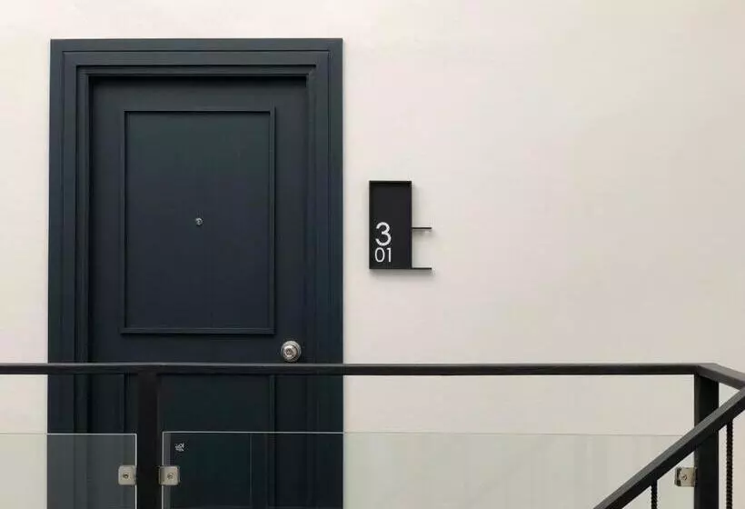 پانسیون Goodnight Poshtel + Free Netflix