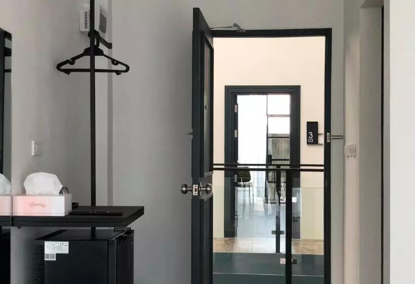 پانسیون Goodnight Poshtel + Free Netflix