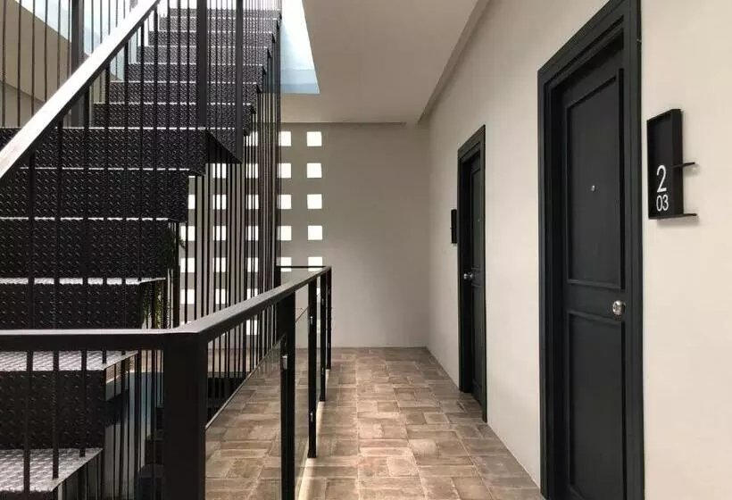 پانسیون Goodnight Poshtel + Free Netflix