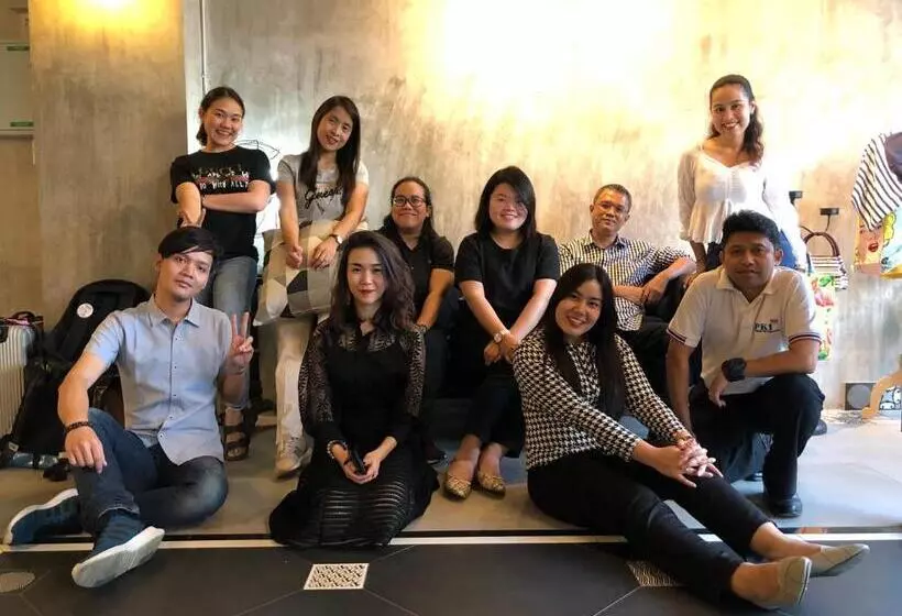 پانسیون Goodnight Poshtel + Free Netflix