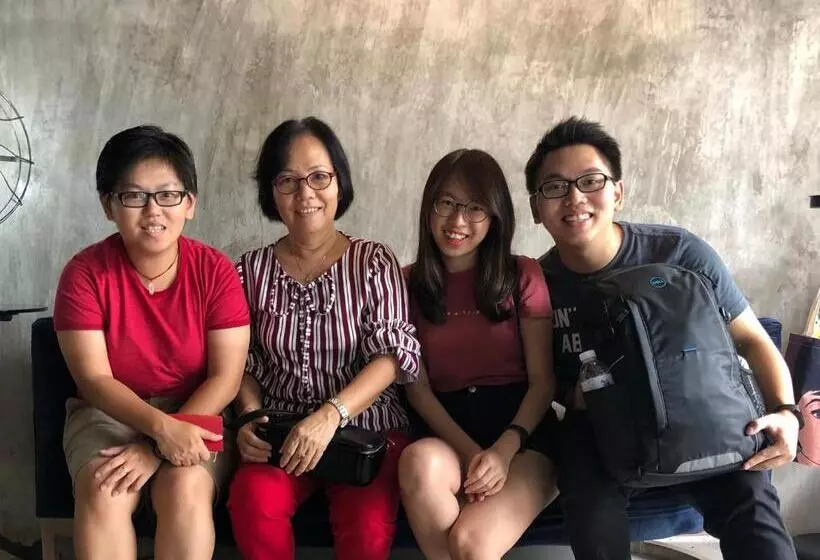 پانسیون Goodnight Poshtel + Free Netflix